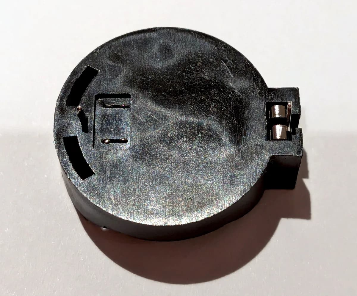 Battery holder, bottom side