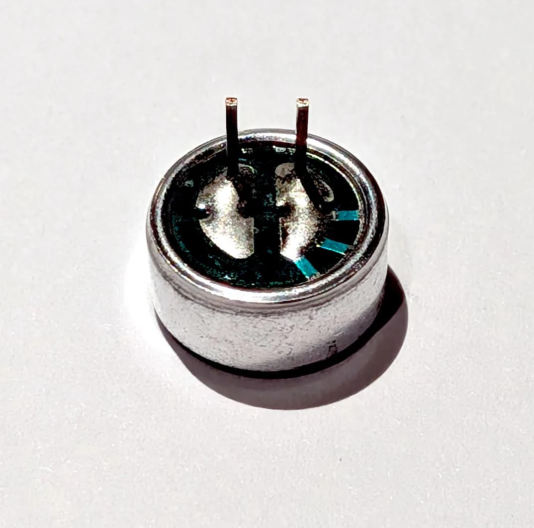 Electret microphone, bottom side with two leads