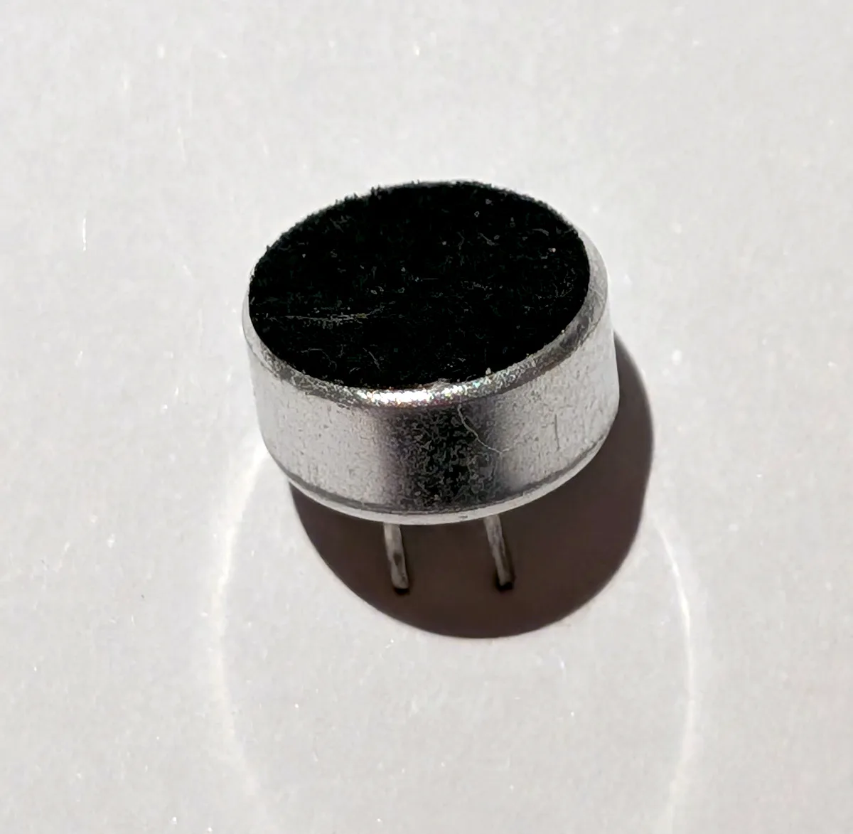Electret microphone, top side
