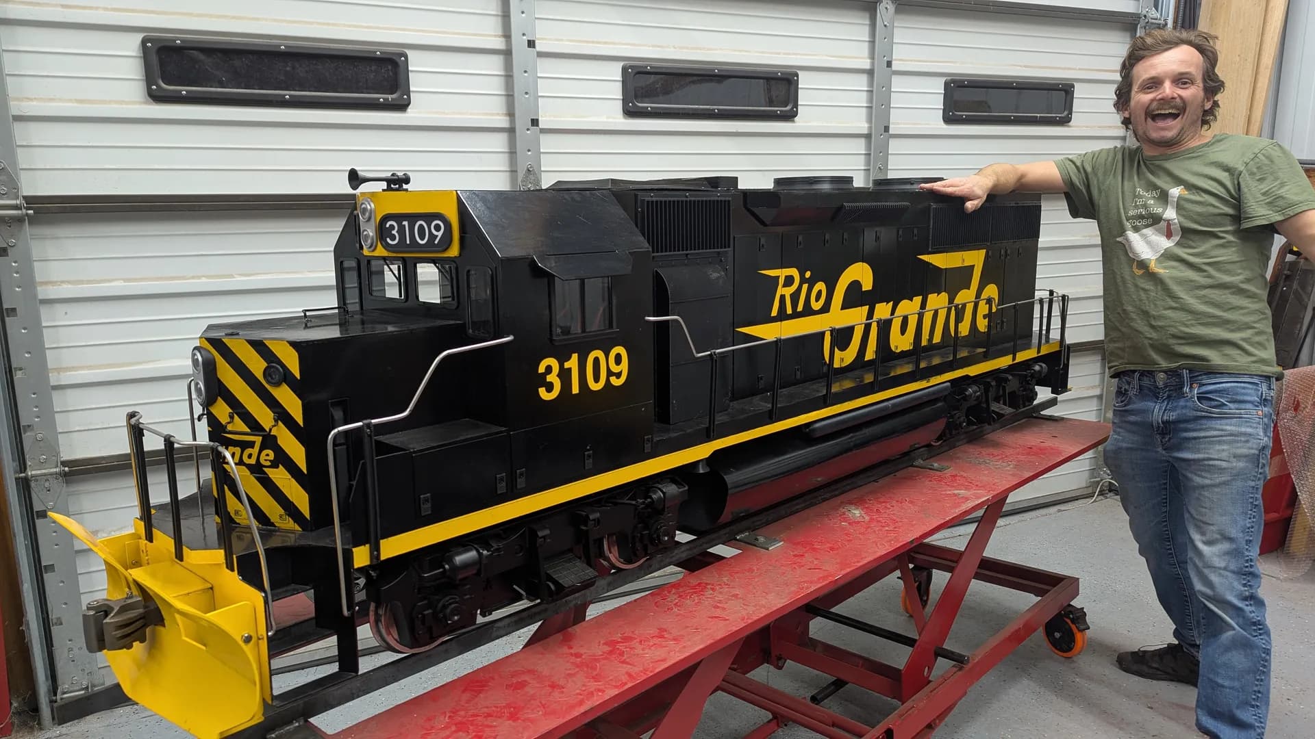 Backyard Railroading! Ride on Model Trains